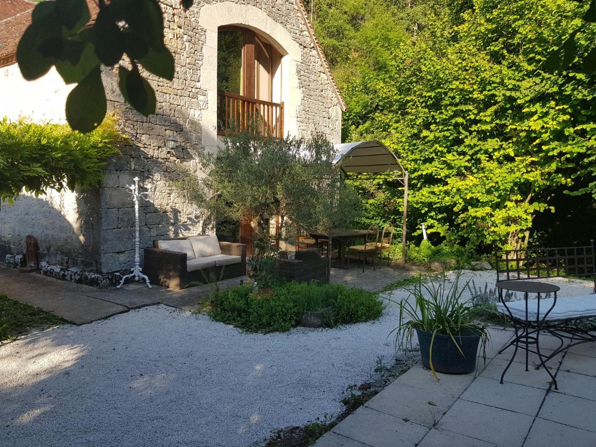 Bed and Breakfast Le Moulin De Jules Et Akasha Murat Exterior foto